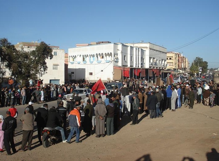 ساكنة آزمور وسيدي علي بن حمدوش تخرج في مسيرة جديدة ضد الترخيص لمحل لبيع الخمور بمنطقة قروية