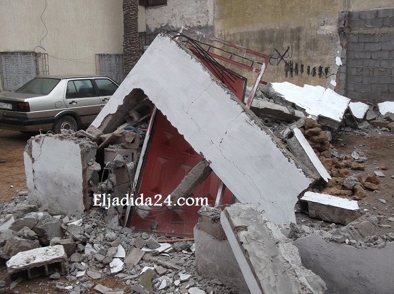 بالصور.. السلطات المحلية تشن حملة جديدة على البناء العشوائي قرب تجزئة كاليفورنيا بالجديدة