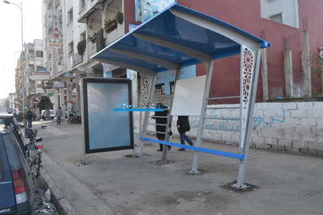 شركة النقل الحضري الجديدة تشرع في إقامة علامات التشوير ومحطات الوقوف الخاصة بها