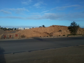 تأخر الاشغال في شارع جبران خليل جبران قرب ملتقى الكليات.. الى متى ؟