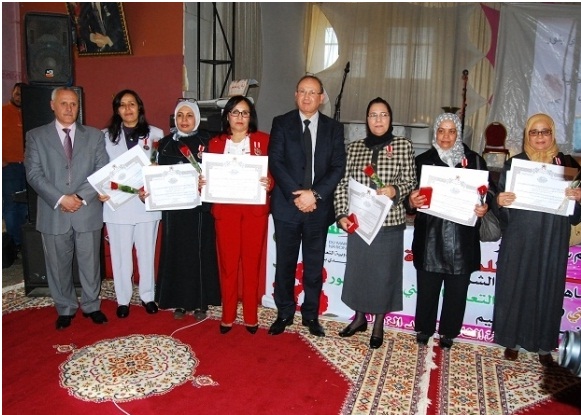 بالصور .. حفل غير مسبوق لتكريم نساء اقليم سيدي بنور و توسيم نساء و رجال التعليم بحضور عامل الاقليم