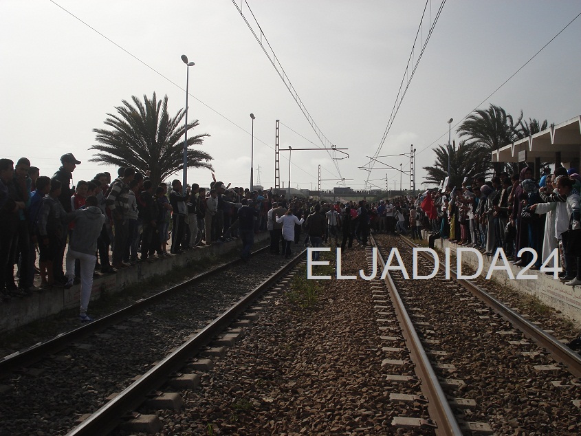 آزمور: استنفار أمني كبير عقب خروج المئات من المواطنين في مسيرة احتجاجية تضامنا مع حياة و فاطمة