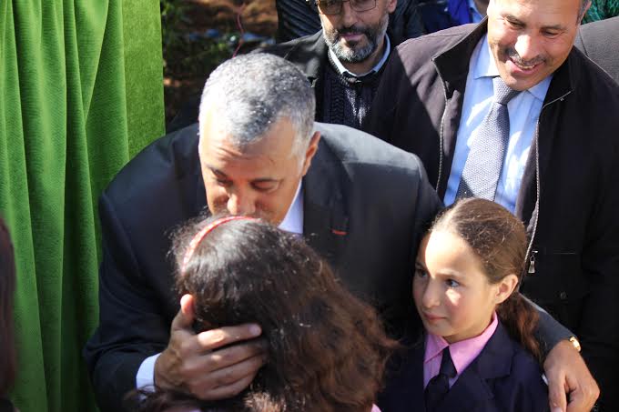 بالصور.. عامل اقليم الجديدة يشارك أطر وتلاميذ مجموعة مدارس الحوزية احتفالهم برفع اللواء الاخضر الدولي للبيئة