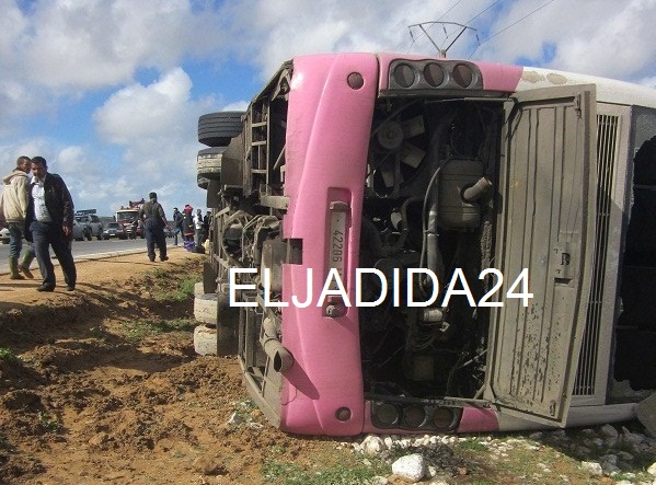 بالصور.. عشرات الجرحى في انقلاب حافلة للمسافرين قرب الجديدة