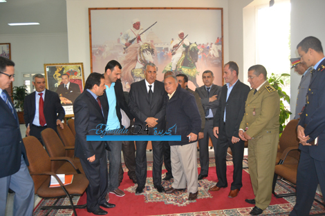 بالصور... عامل اقليم الجديدة يشرف على تسليم الدفعة الأولى من بطاقة الإقامة للأجانب