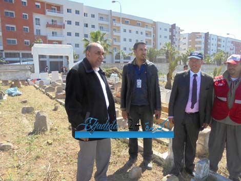 بالصور.. تنظيم حملة تطوعية لتنظيف مقبرة للمسلمين بالجديدة