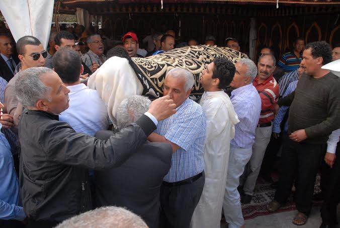 ادريس شاكيري يوارى الثرى في موكب جنائزي مهيب بمقبرة سيدي  بوزيد