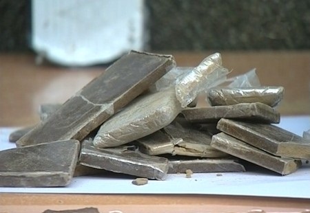 الشرطة القضائية بالجديدة تطيح بتاجر المخدرات \'جويليقة\' في كمين أمني بآزمور