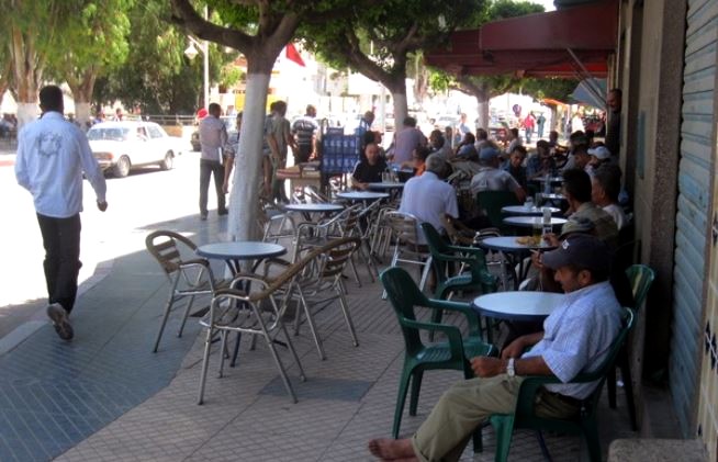 فوضى احتلال الملك العمومي بآزمور.. هل يقتدي عامل الجديدة بما قدمه نظيره بسيدي بنور