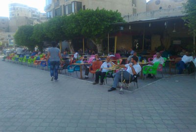 ارباب المقاهي في سيدي بنور تشتكي من قرار منع استغلال الرصيف