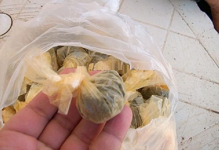 الجديدة: ما سر السكـوت عن محل لترويج مخدر طـابة \'\'النفحة\'\' بحي السعادة الثالثة ؟!!