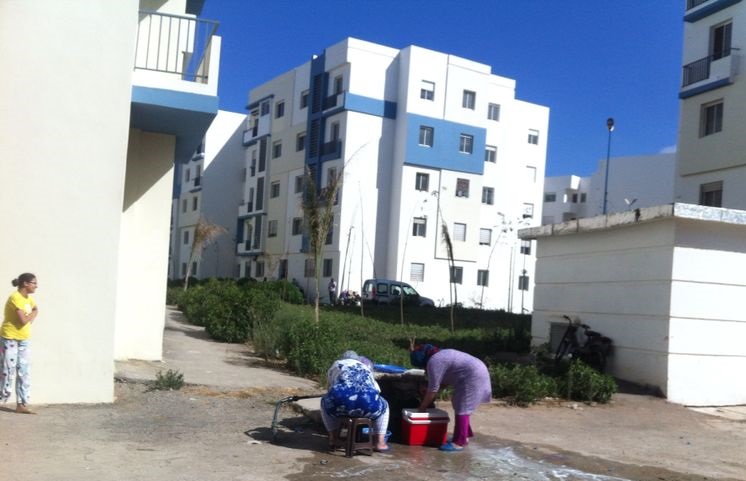 فضيحة... شقوق و تصدعات بعمارات حي المطار و تخوفات من تكرار فاجعة بوركون