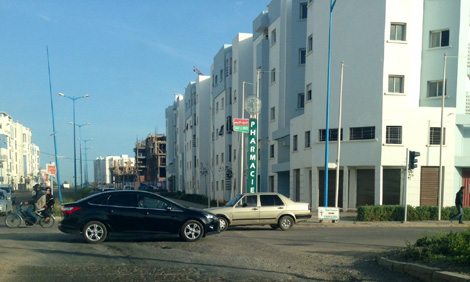 لجنة إقليمية تزور حي المطار بالجديدة للوقوف على تصدعات جدران عمارات حديثة البناء