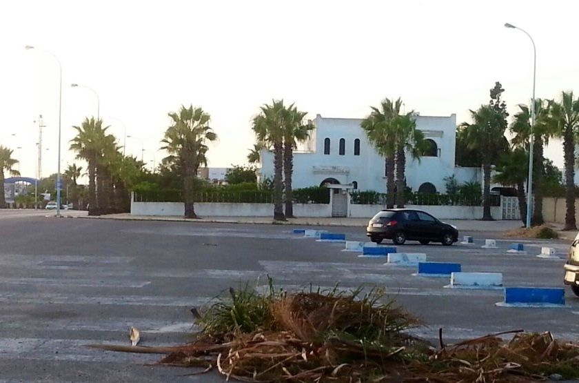 إغلاق طريق عمومية بشارع ابن باديس في غياب تام للسلطات المحلية
