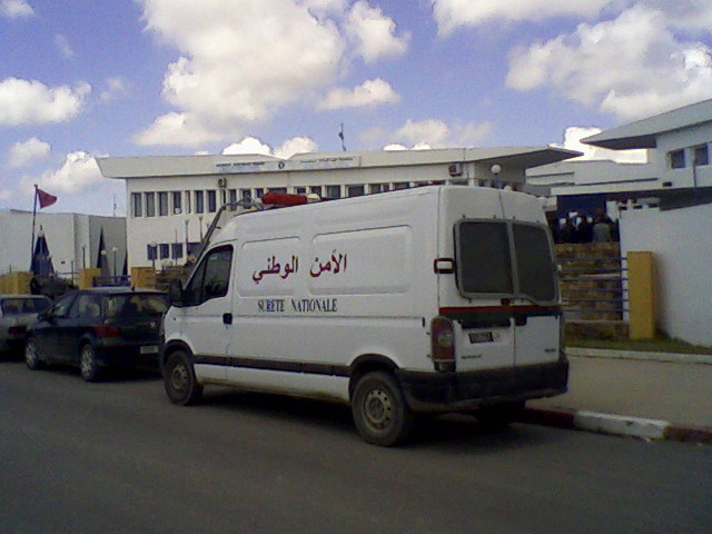 المصلحة الولائية للشرطة القضائية بأكادير تطيح بتشكيل عصابي خطير متخصص في سرقة محتويات السيارات الفاهرة