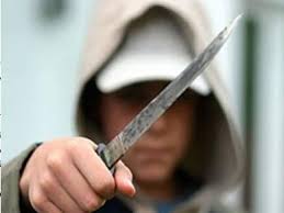 الجديدة: شاب يعترض سيارات بسكين حادة بالقرب من مستوصف السعادة..