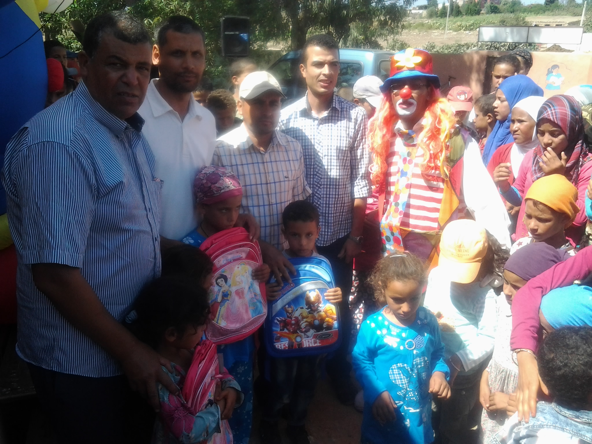 تفعيلا  للمقرر الوزاري  الذي أقرته  وزارة التربية الوطنية  والتكوين المهني احتفلت م/م عبد الله بن الكامل بعيد المدرسة