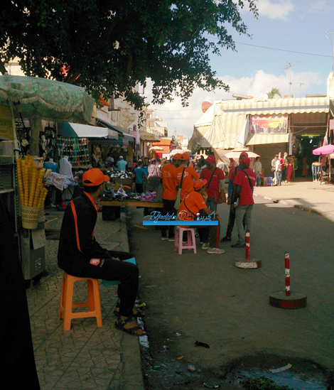 ظاهرة التحرش بالمارة من أجل تسويق  منتجات شركات كبرى +الصور