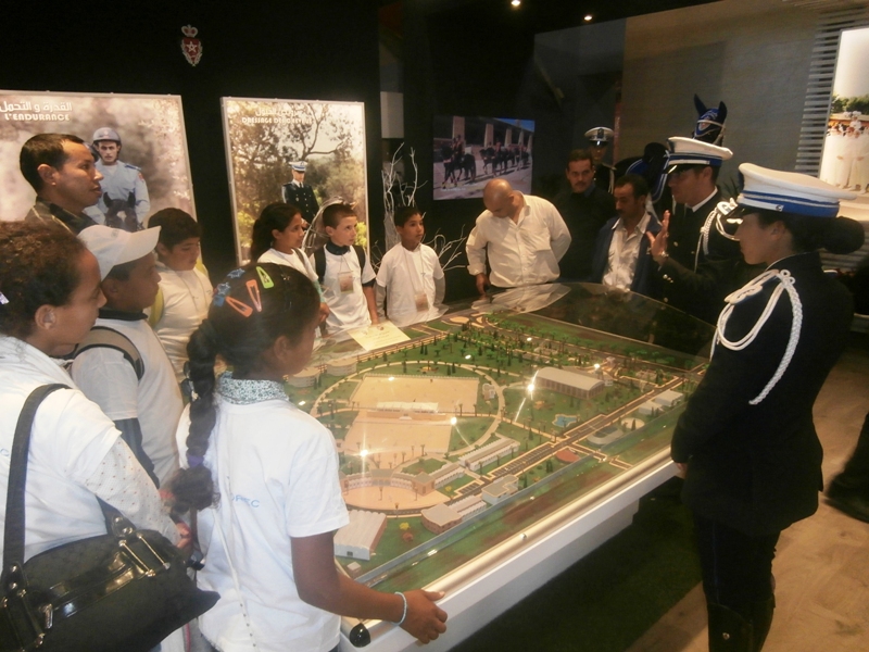 خمسون تلميذا من بئر الكوارة يزورون معرض الفرس، ومئات التلاميذ حُرموا من الزيارة بسبب الإجراءات الإدارية (+صور)