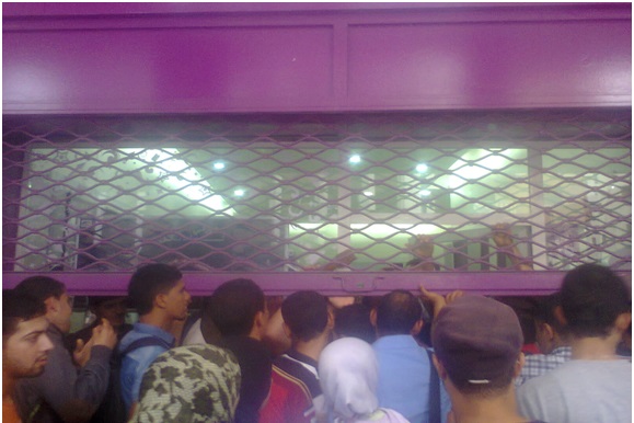 تدافع وفوضى أمام وكالة للاتصالات الهاتفية بشارع محمد الخامس بالجديدة