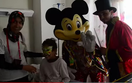 فيديو.. جمعية شباب الخير بالجديدة تدخل البسمة على الاطفال المرضي بالمستشفى الاقليمي يوم عاشوراء