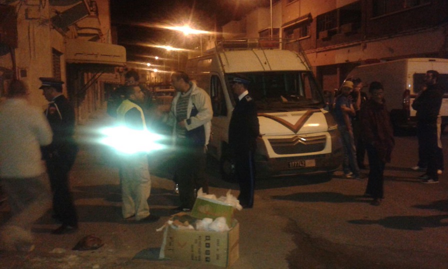 عشرون شرطيا و3 سيارات أمن لاعتقال مجرم هاجم بنكا وسيارتين بشارع شعيب الدكالي بالجديدة + صور