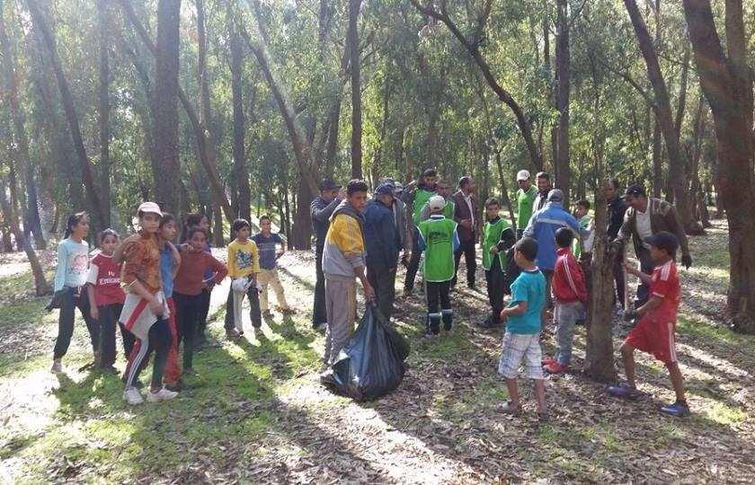 جمعية الولجة هشتوكة للتنمية بسيدي بونعايم تنظم أياما تحسيسية للمحافظة على البيئة بالمنطقة