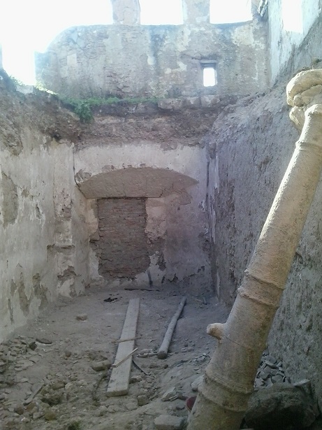 اكتشاف برج مطمور بالأتربة بمدينة أزمور  يضم مدفعا برتغاليا في حالة جيدة وعدد هائل من الفخاريات