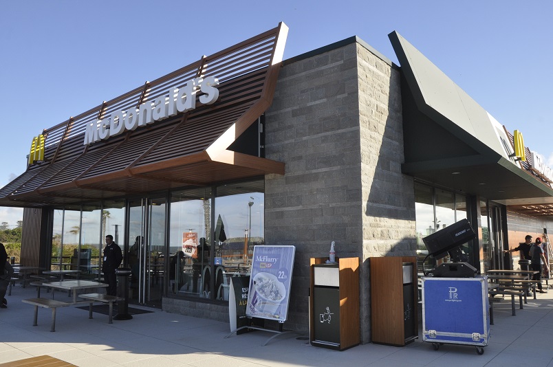 بالصور .. ماكدونالدز يفتتح أبوابه بمدينة الجديدة