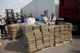 مصالح الأمن بأكادير تضبط حوالي 3 أطنان من مخدر الشيرا داخل شاحنة محملة بالبطاطس