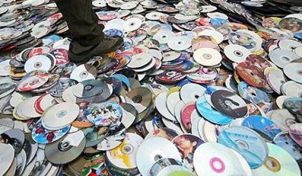 الشرطة القضائية تداهم محلين تجاريين بوسط الجديدة وتحجز كميات كبيرة من الأقراص المقرصنة