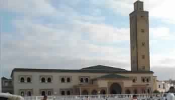 إحتجاج المصلين بمسجد إبراهيم الخليل بالجديدة على عدم تأدية أجري الإمام والمؤذن منذ 3 أشهر