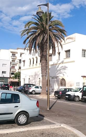عمود كهربائي يهدد السلامة الطرقية بالجديدة.. والسلطات خارج التغطية !