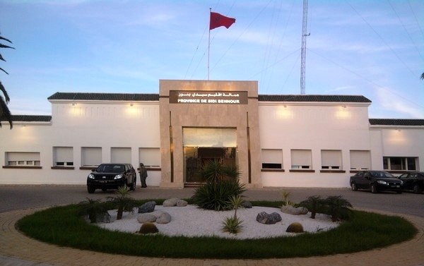 خازن دائرة الزمامرة وسياسة حرام على صغار الموظفين  حلال على أصحاب الصفقات الدسمة