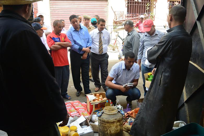 حجز كمية كبيرة من المواد الغذائية المنتهية الصلاحية بالمحلات التجارية بالزمامرة