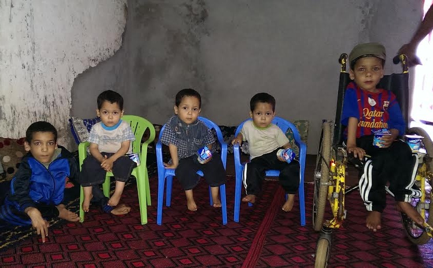 الواليدية: 5 أطفال أشقاء أصيبوا بشلل غير معروف والعائلة تطالب بمد يد المساعدة