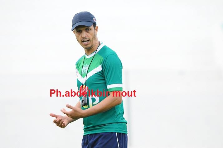 السلامي يبدأ تداريبه مع الدفاع الجديدي وينظم ندوة صحفية لتقديم مستجدات الفريق