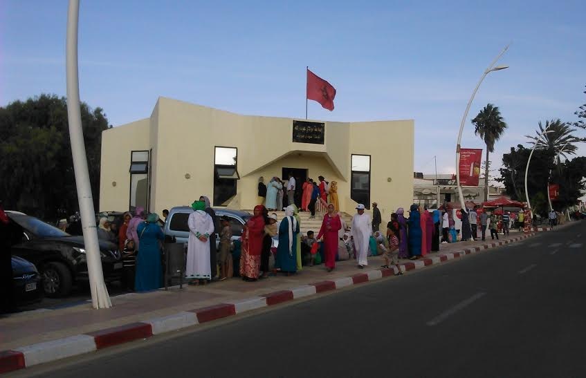 العراقيل الادارية والحياد السلبي للسلطة يمنع المئات من المواطينين من التصويت بمكاتب سيدي بوزيد