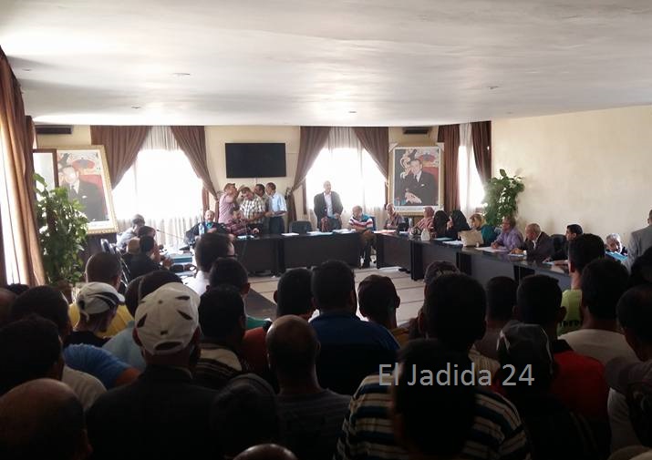 فضيحة.. عراك و سب و شتم وتكسير للطاولات في دورة المجلس البلدي للبئرالجديد