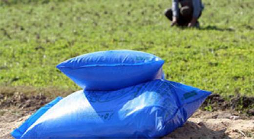 استخدام سيارة للنقل المدرسي في سرقة أسمدة فلاحية من ضيعة برلماني بسيدي بنور