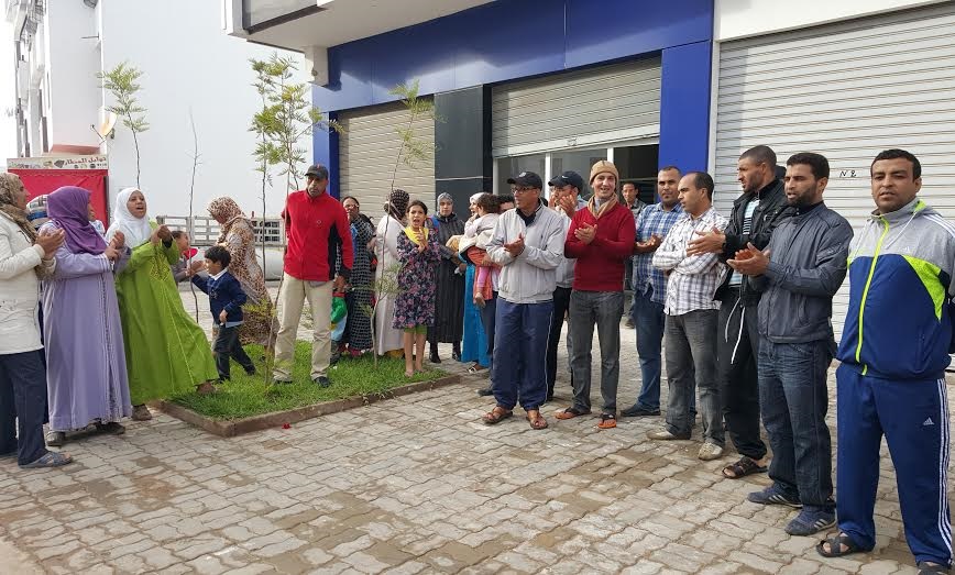 المستفيدون من السكن الاقتصادي بحي المطار بالجديدة يحتجون