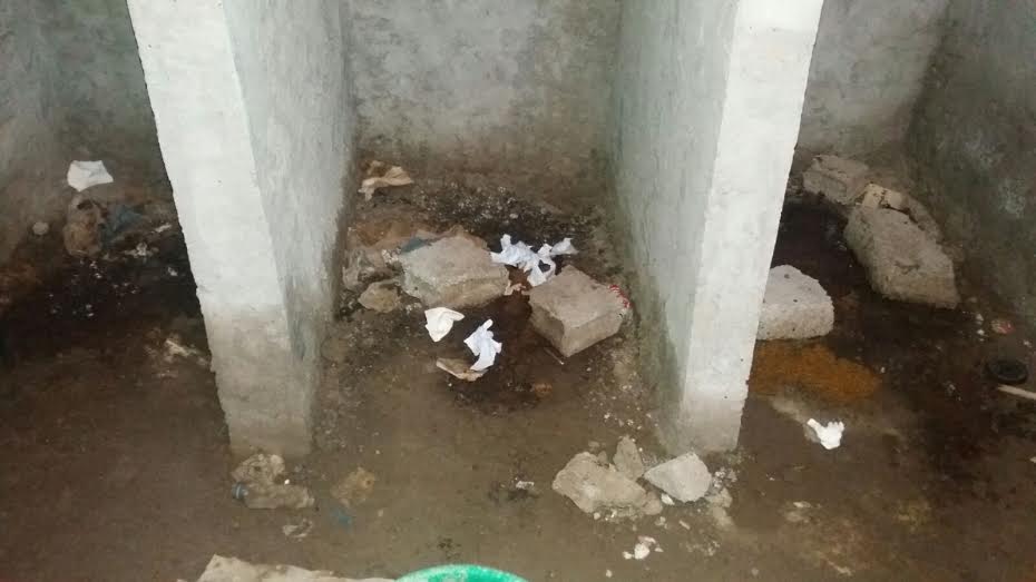 صور صادمة للمرافق الصحية لإعدادية "فاطمة الزهراء" بسيدي بنور