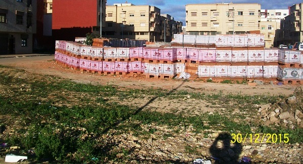 الجديدة.. احتلال مقاول لبقعة أرضية يتسبب في حرمان التلاميذ من التمدرس و يخرج الساكنة للاحتجاج