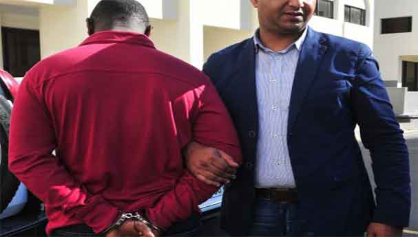 اعتقال إفريقيين بالحاجز الأمني بسيدي بنور يكشف عن شبكة متخصصة في التزوير والنصب