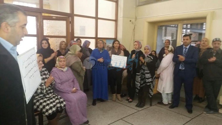 مستخدمو المحافظة العقارية في وقفة تضامنية مع موظفين متابعين في ملفات قضائية