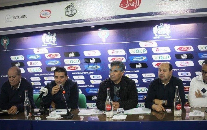 المقترض ينوب عن السلامي في الحديث عن المسائل التقنية خلال ندوة صحفية للدفاع الجديدي