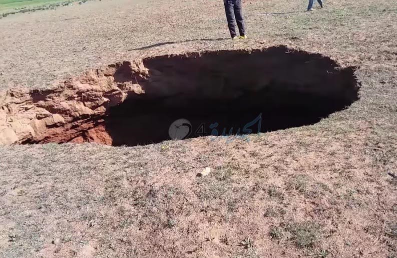 الجنرال حسني بنسليمان حائر من أمر 'الحفرة الغريبة' بمنطقة بني هلال بسيدي بنور