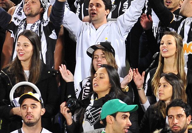 سابقة.. الدفاع الجديدي يحتفي بالمرأة ويخصص 200 تذكرة مجانية للنساء في مباراة حسنية اكادير