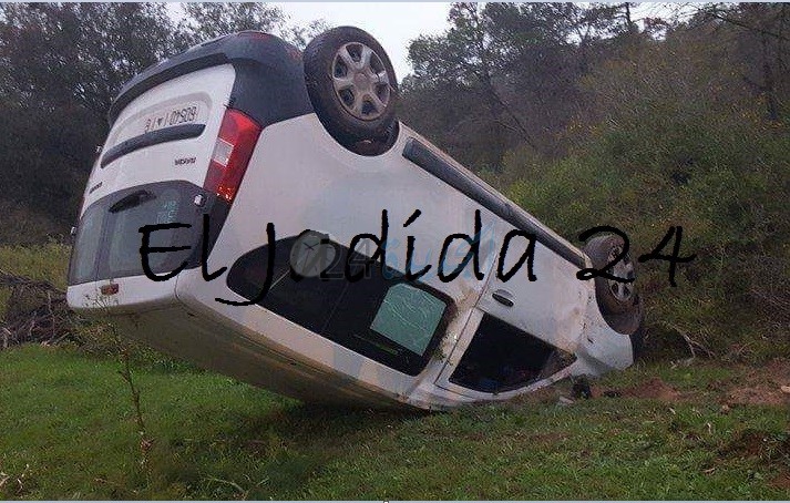 بالصور.. اصابة شخصين في انقلاب سيارة قرب الكولف الملكي بالجديدة