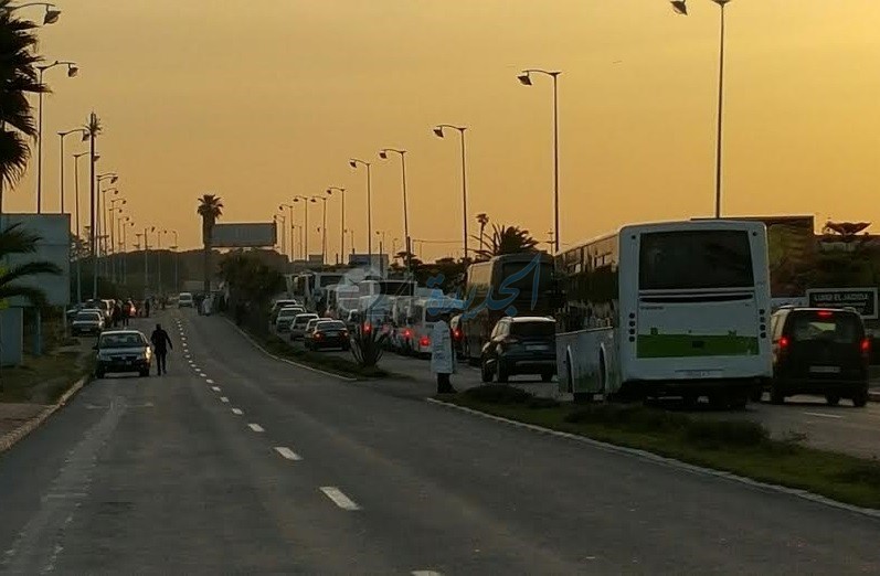 بالصور.. انطلاق عشرات الحافلات من الجديدة للمشاركة في المسيرة الوطنية بالرباط